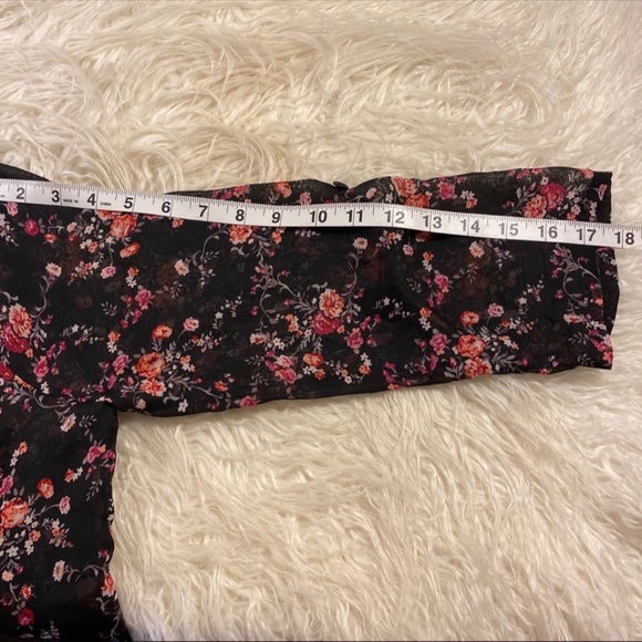 SOCIALITE Sheer Button Up with Back Cutout Top Size M - Picture 7 of 8